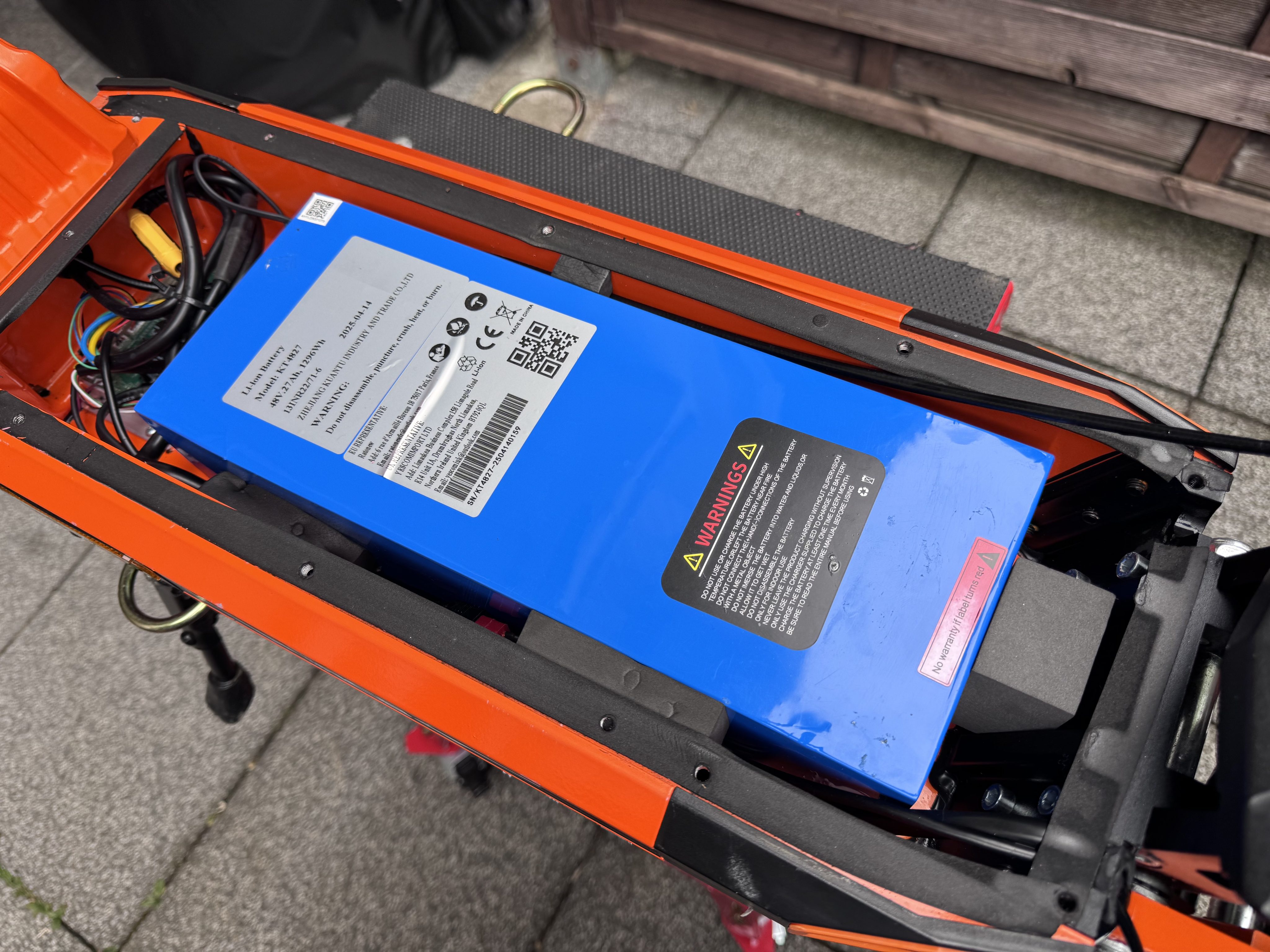 Glühender Asphalt: 5 Überlebens-Tipps für deinen E-Scooter bei extremer Sommerhitze ☀️🔥